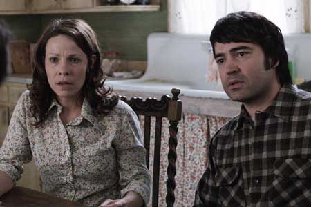 The-Conjuring-Ron-Livingston-Lili-Taylor